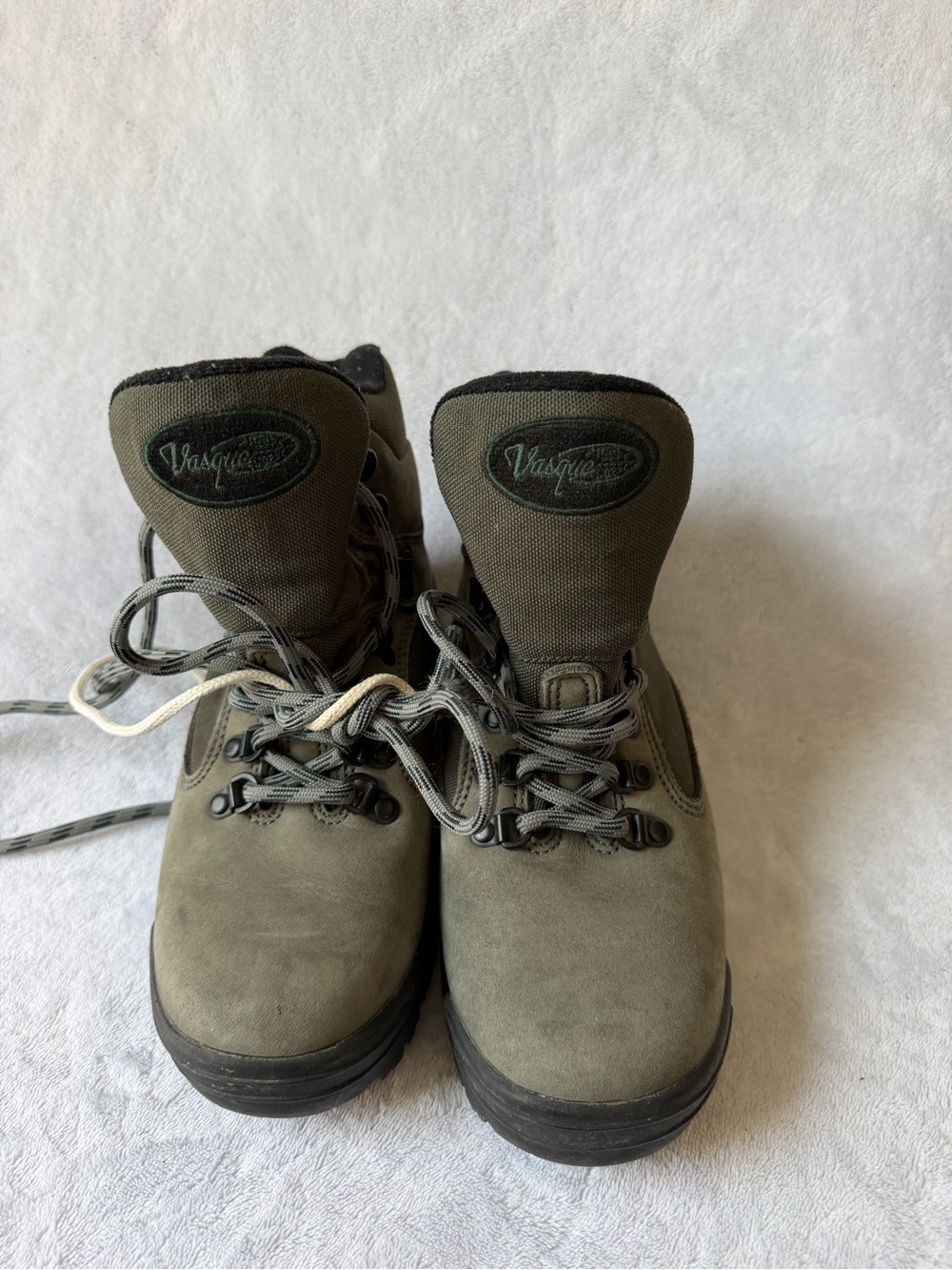 Vasque women’s Olive/Tan Outdoor Hiking Boots